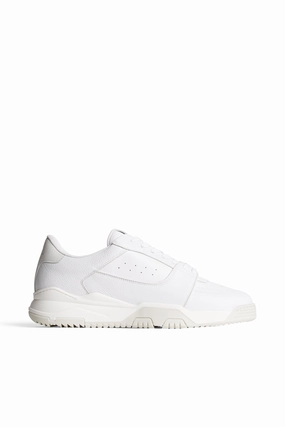 Hoop Low Top Sneaker