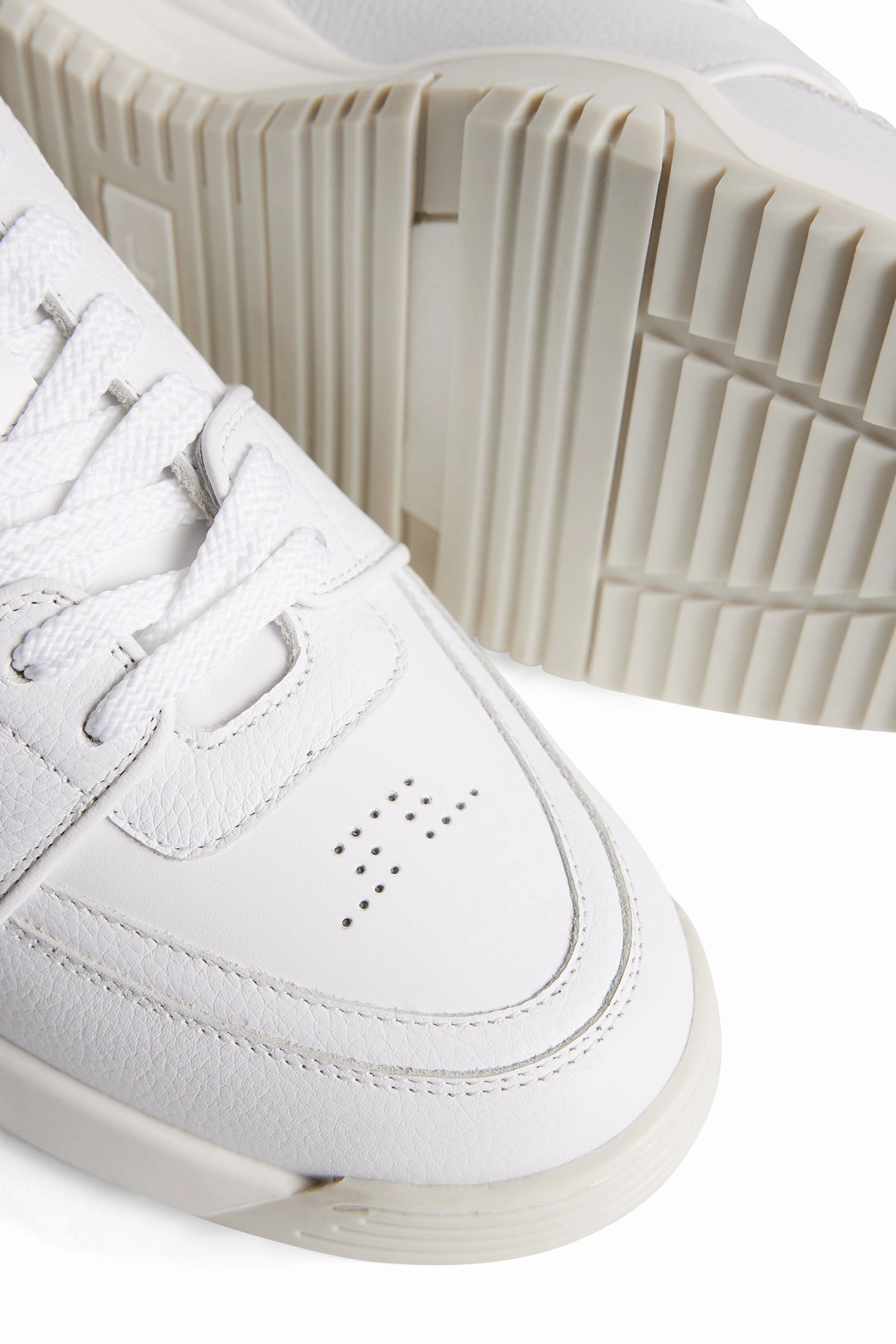 Hoop Low Top Sneaker