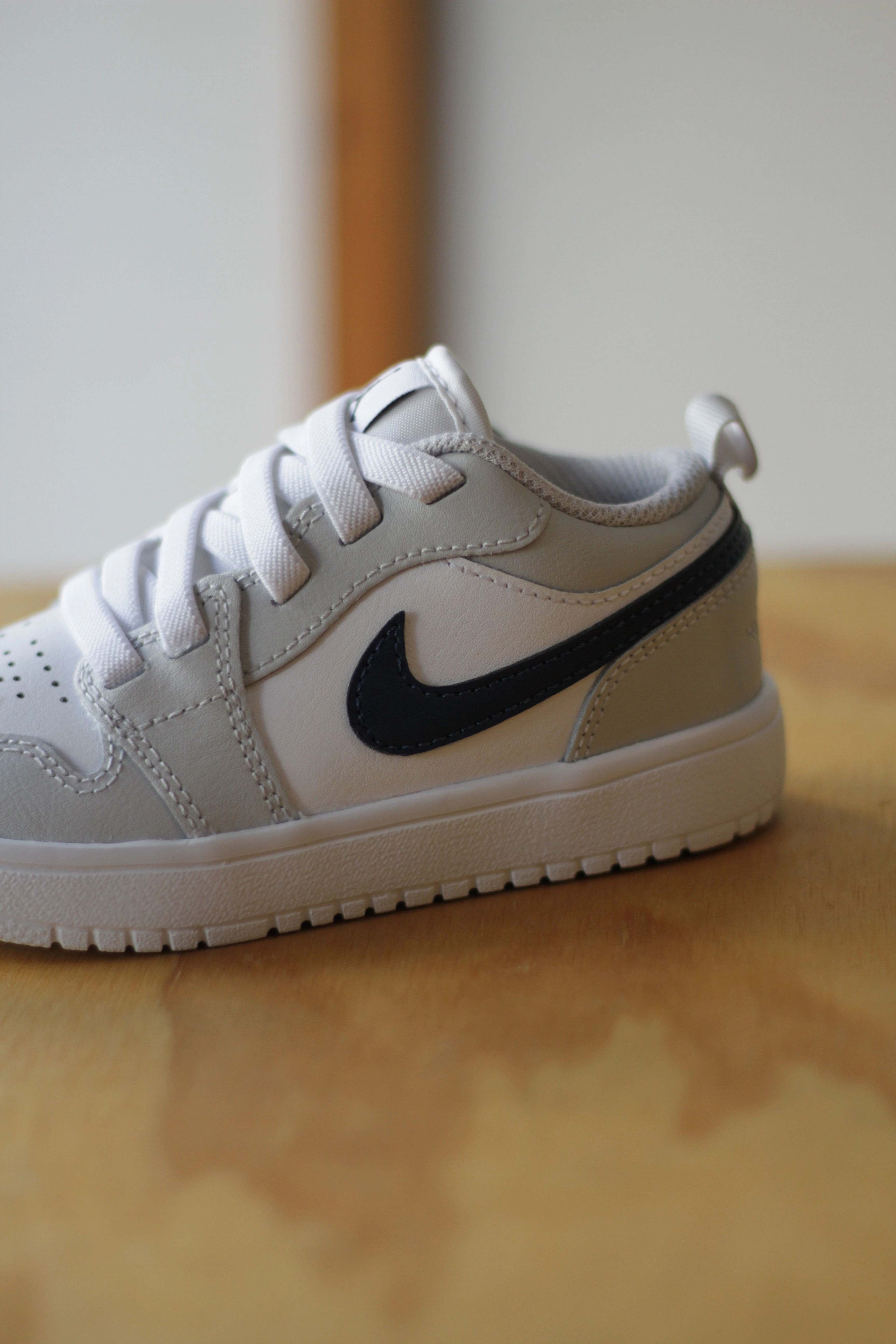JORDAN 1 LOW ALT (PS) WHITE/MIDNIGHT NAVY-NEUTRAL GREY