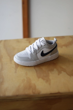 JORDAN 1 LOW ALT (PS) WHITE/MIDNIGHT NAVY-NEUTRAL GREY