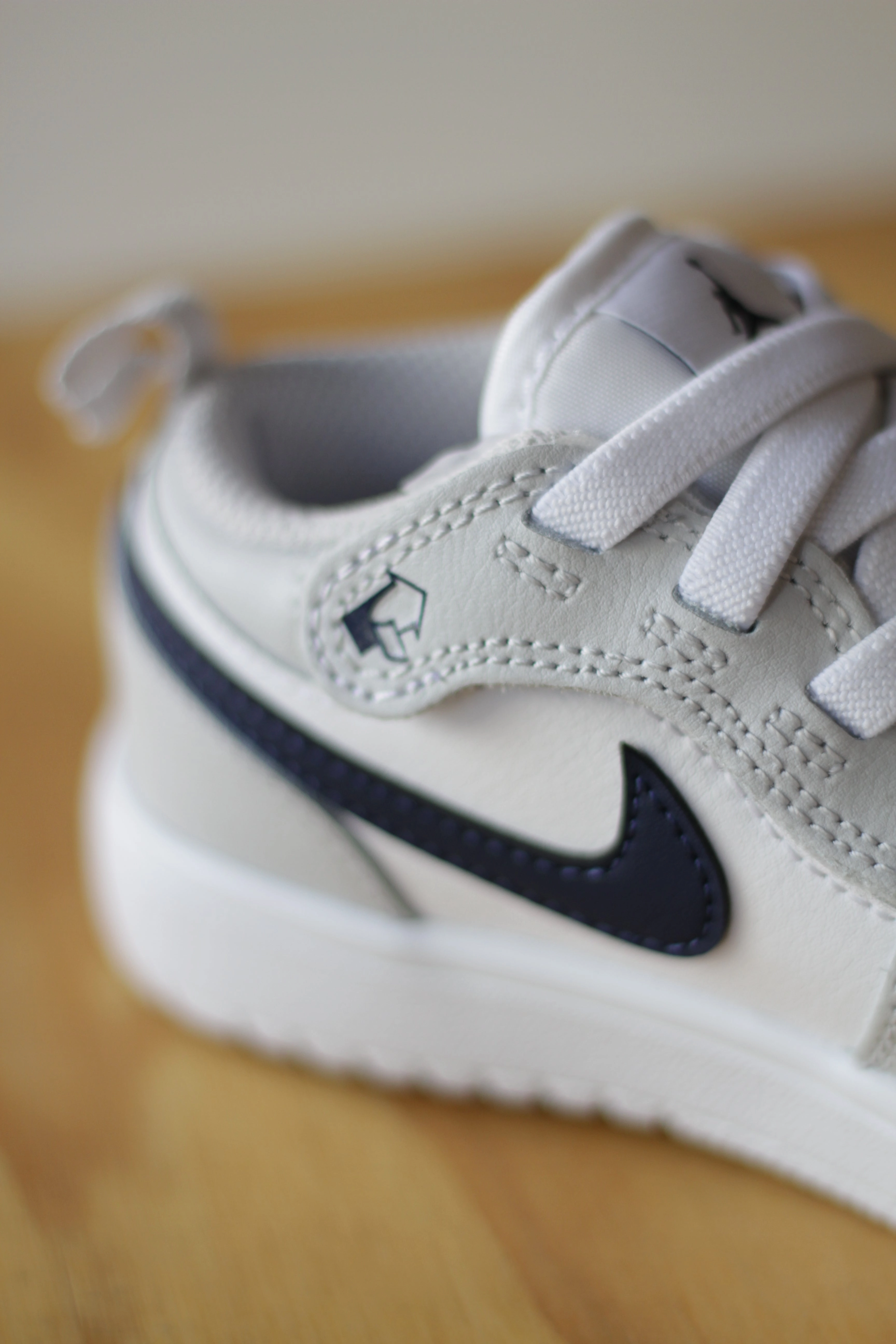 JORDAN 1 LOW ALT (PS) WHITE/MIDNIGHT NAVY-NEUTRAL GREY